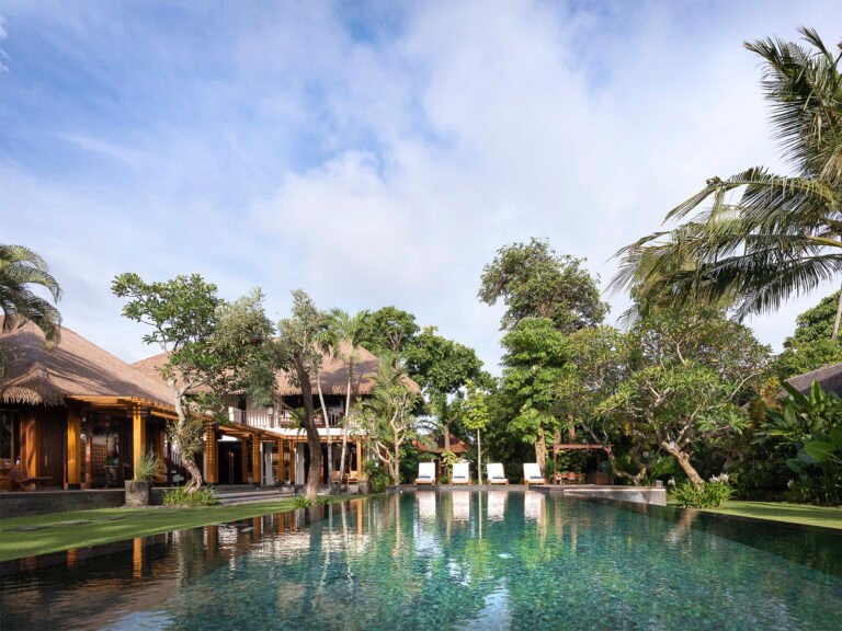 001 Villa Bangkuang Pool And Sun Loungers - Island Events Co Bali