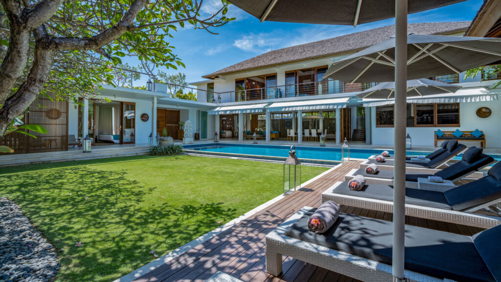 01 Villa Cendrawasih View Of Villa From Lawn 7 - Island Events Co Bali